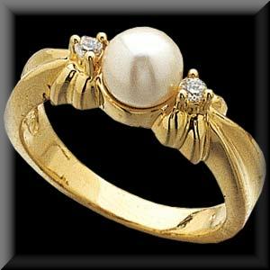 Stunning Ladies Japanese Akoya Cultured Pearl & Diamond Ring 14K